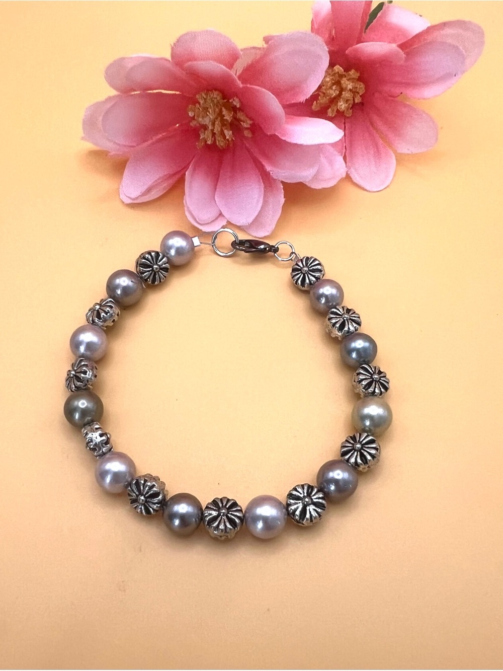 Silver-Tone Pearl Bead Bracelet - Elegant Grey Pearls